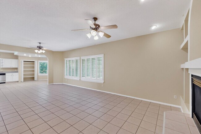 Building Photo - 6017 Ojo De Agua Dr