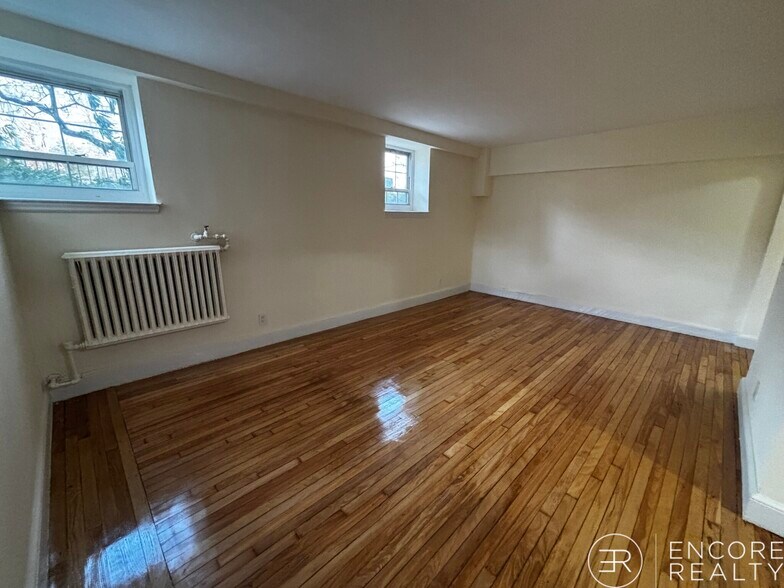 Building Photo - 1555 Beacon St