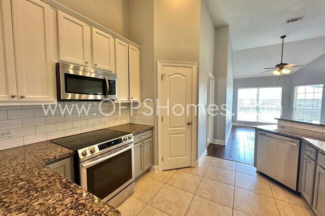 Building Photo - 4611 Chanan Dr