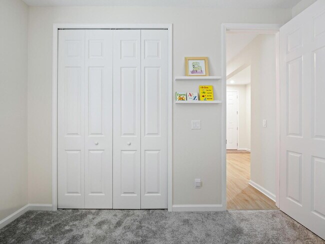 Building Photo - 73 Moana Ct N