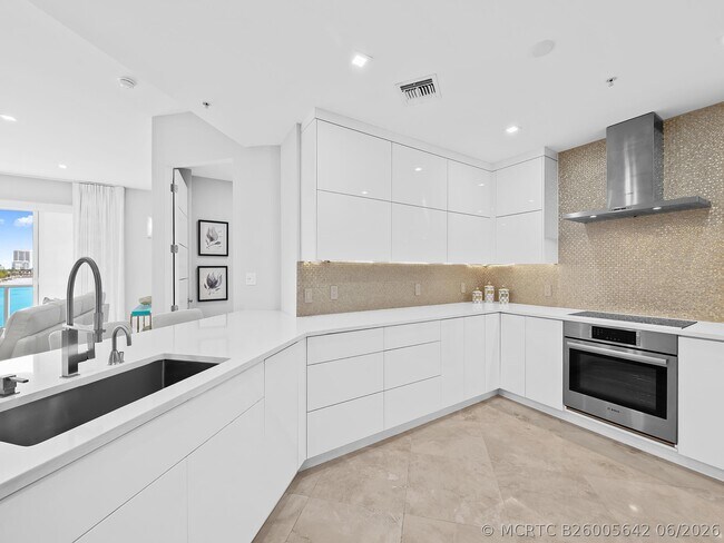 Building Photo - 516 Hendricks Isle