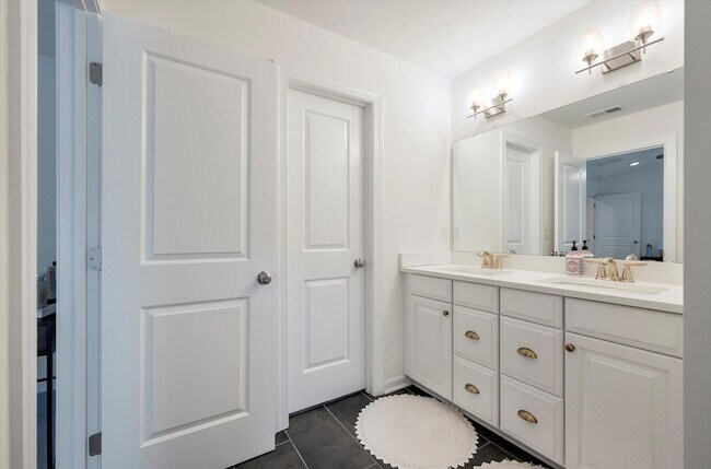 Building Photo - 1418 Widows Ct