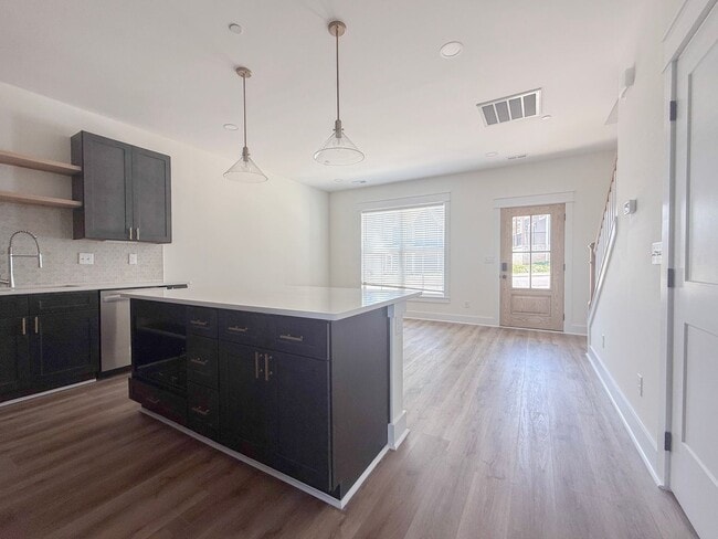 Building Photo - Spacious 3-Bedroom Townhome at Highbury | Modern Living Near Tennessee Tech