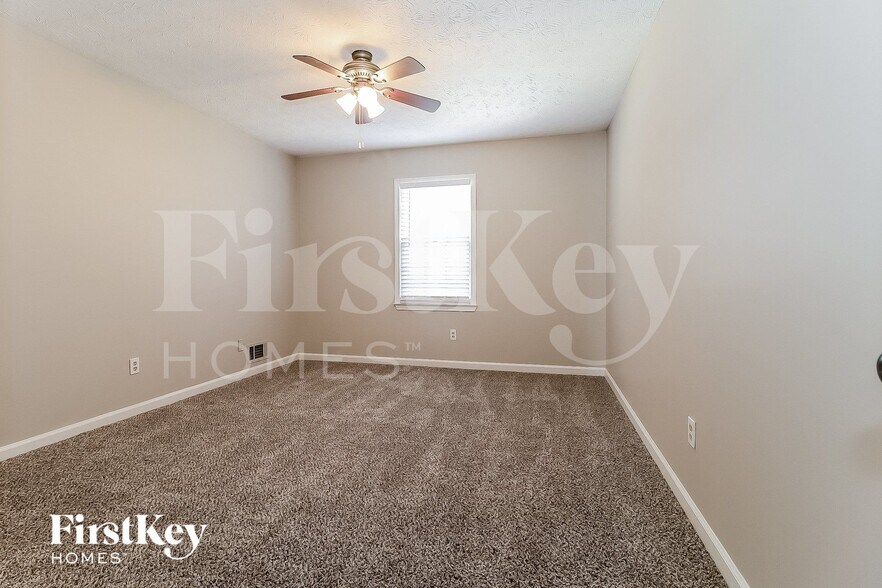 Building Photo - 560 Presidential Dr