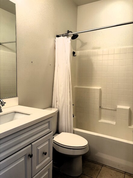 Building Photo - 44005 Arcadia Ct