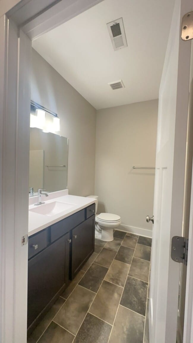 Building Photo - Eleven25