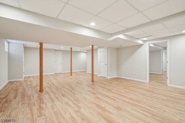 Building Photo - 12 Baumgartner Ct
