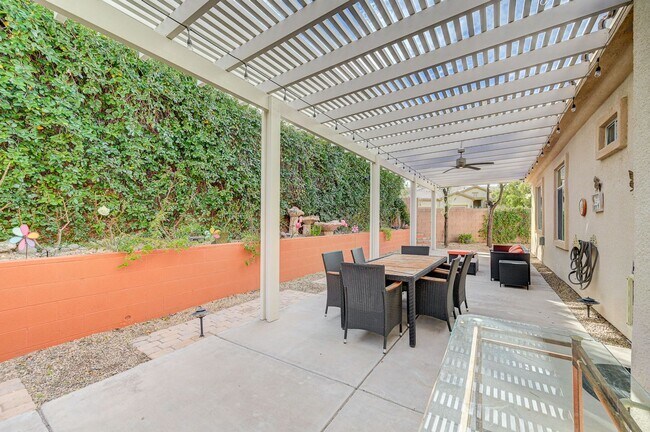 Building Photo - Stunning single-story home in picturesque community!