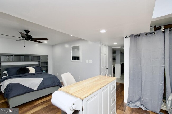 Building Photo - 5576 Neddleton Ave