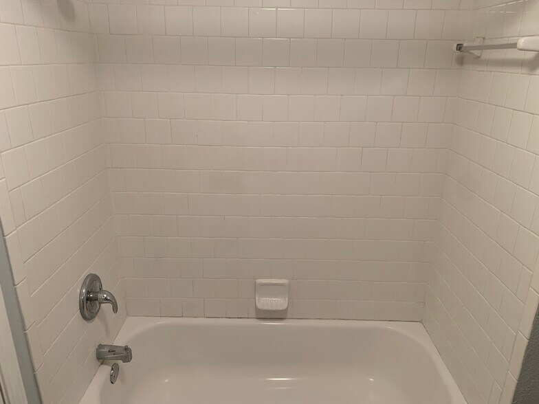 Bathroom - 505 Davis Ave
