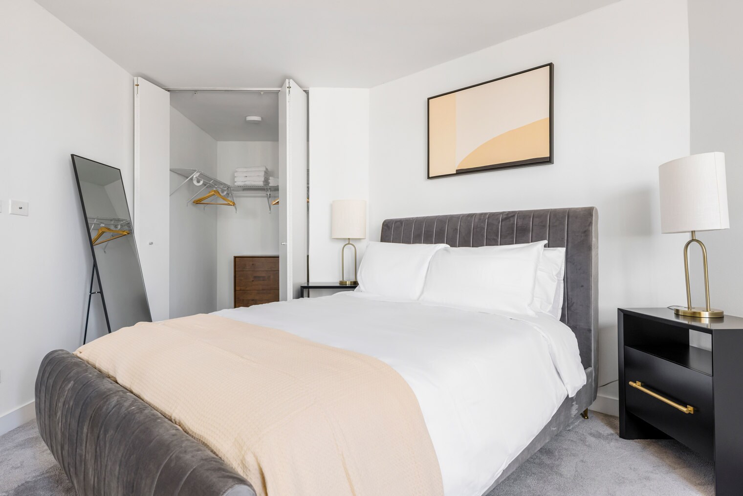 Building Photo - 2625 N Clark St