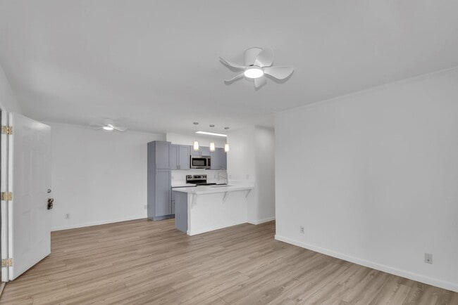 Primary Photo - **PRICE REDUCTION** Fairway Terrace 2 bed ...