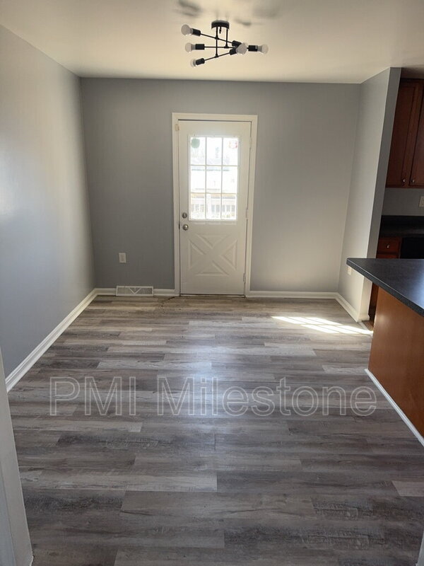 Building Photo - 3333 Swann Rd