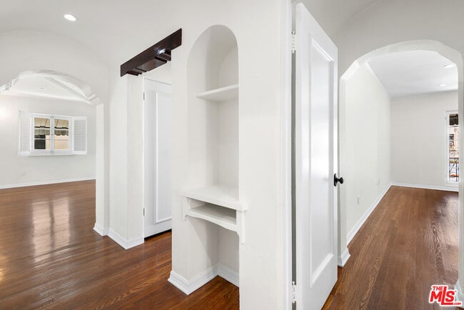 Building Photo - 119 N Orange Dr