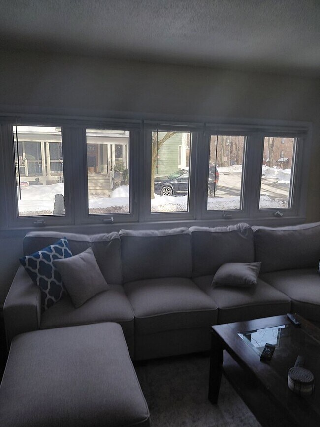 Building Photo - Nicely renovated 3 bed near BU for September 1!