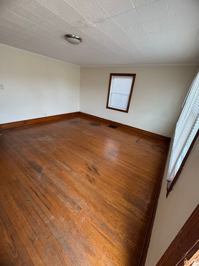 Building Photo - Charming 3 Bedroom 1.5 Bath Home