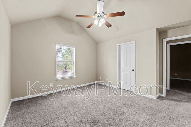 Building Photo - 456 Lory Ln