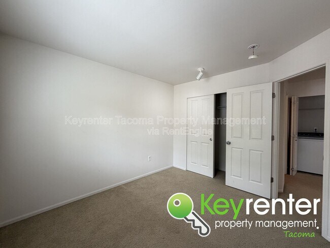 Building Photo - 1093 Ebbets Dr