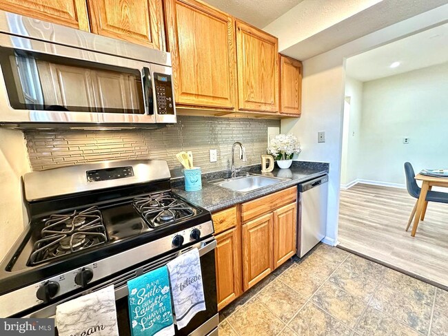 Building Photo - 3829 Hamilton St