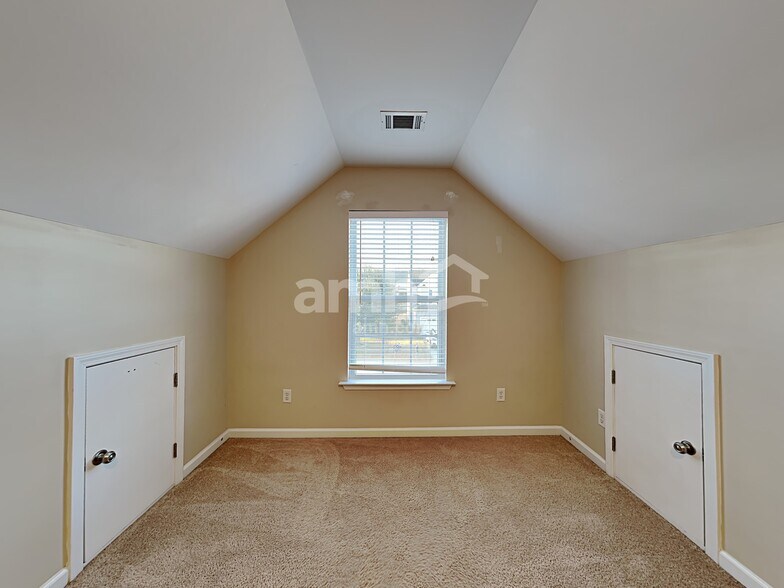 Building Photo - 17 Pfeiffer Ct