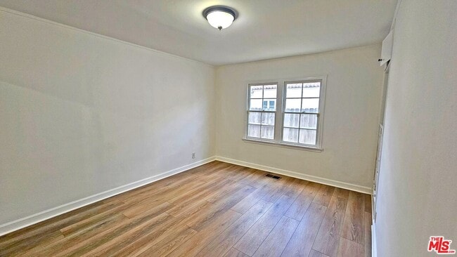 Building Photo - 132 S La Peer Dr