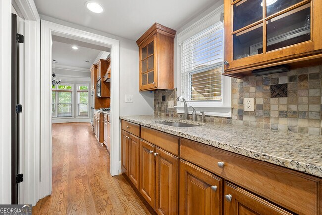 Building Photo - 2041 Mendenhall Cir