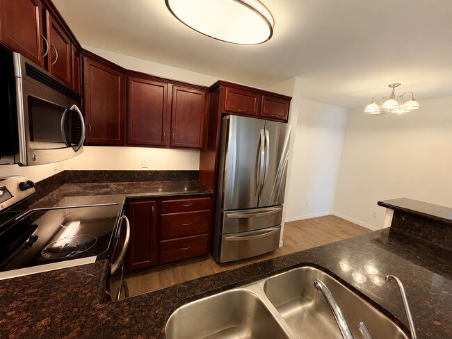 Building Photo - 5252 Balboa Arms Dr