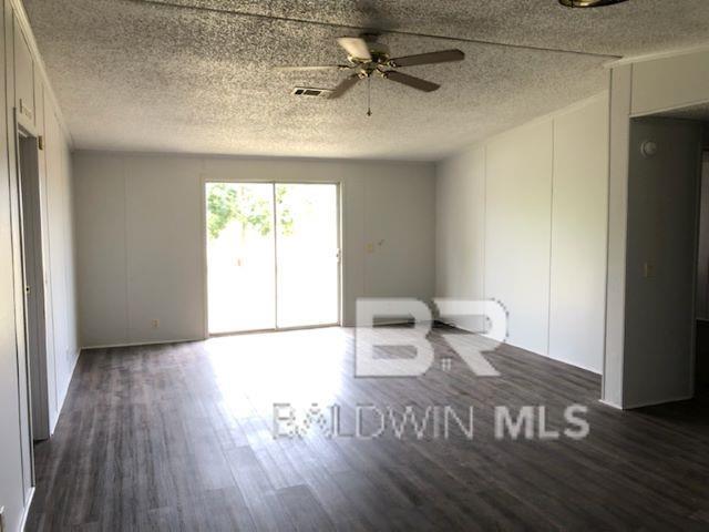 Building Photo - 210 Swallow Cir