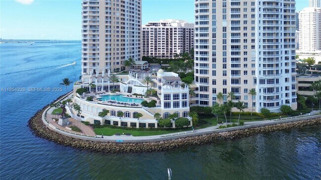 Building Photo - 848 Brickell Key Dr
