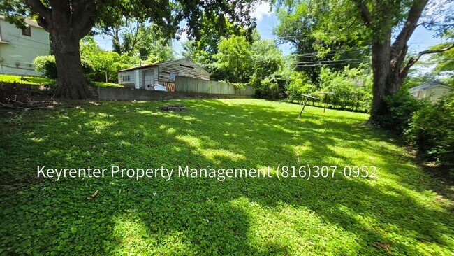 Building Photo - 802 S Logan Ave