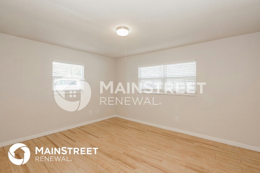 Building Photo - 301 Farmbrook Rd