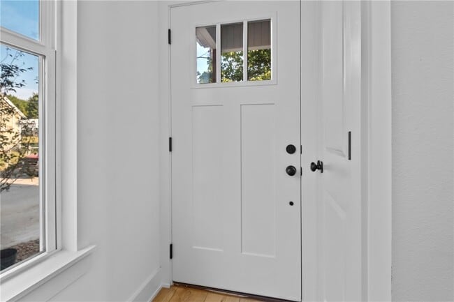 Building Photo - 588 S Willow Ave