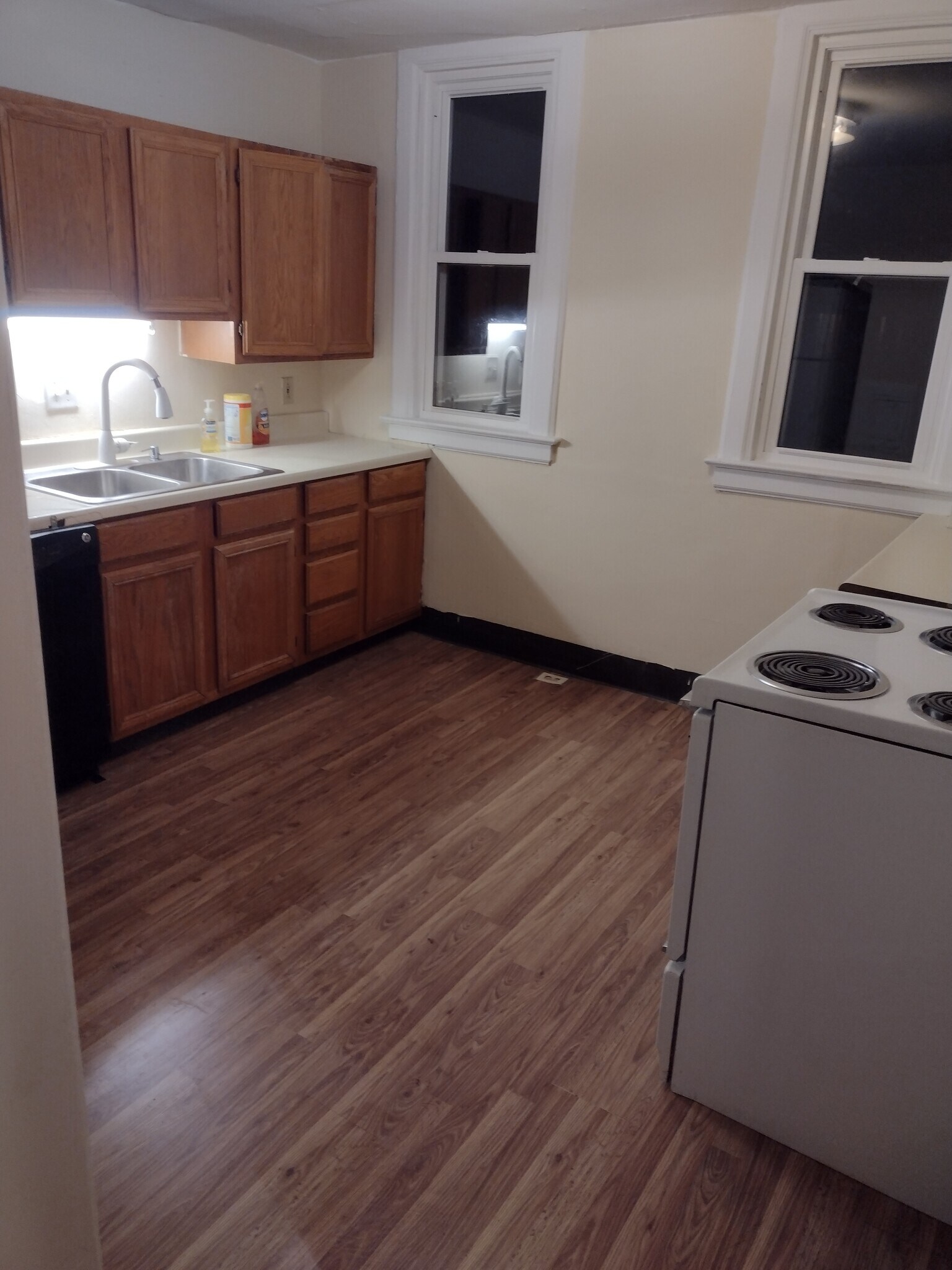 Building Photo - 875 Sheridan Avenue