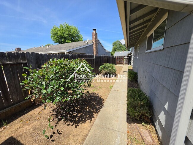 Building Photo - Very Nice 3bd/1.5ba House!