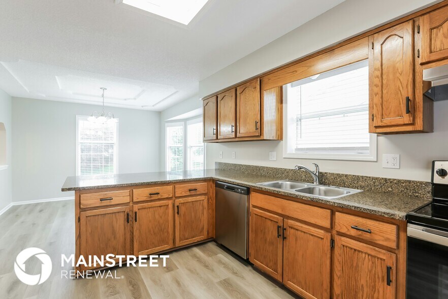 Building Photo - 406 S Huntington Dr