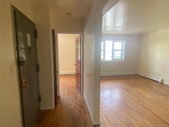Building Photo - 943 Arnow Ave