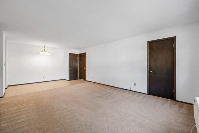 Building Photo - 2 Bedroom/1.5 Bathroom Upper available at our Cedar View Apartments
