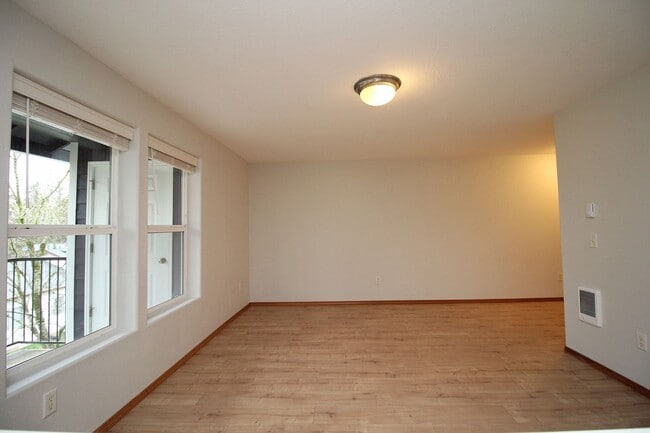 Building Photo - 683 NE 162nd Ave