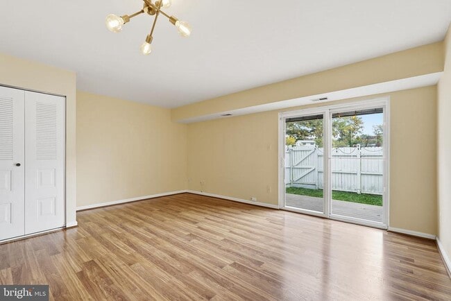 Building Photo - 168 Edinburgh Square