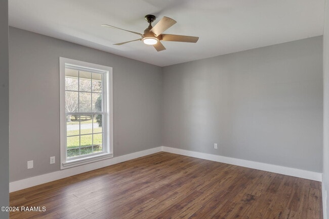 Building Photo - 300 Robert Lee Cir