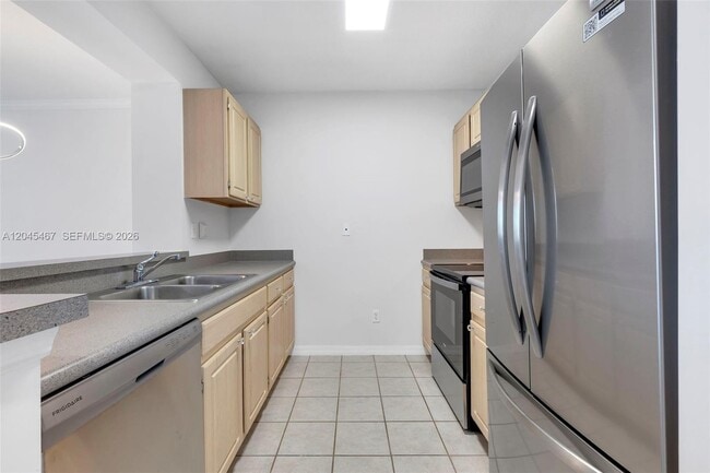 Building Photo - 2665 SW 37th Ave