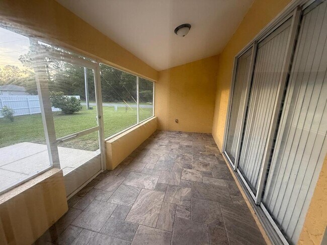 Building Photo - 12814 SW 51st Ave