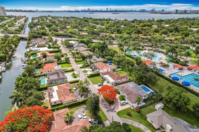 Building Photo - 1080 NE 104th St