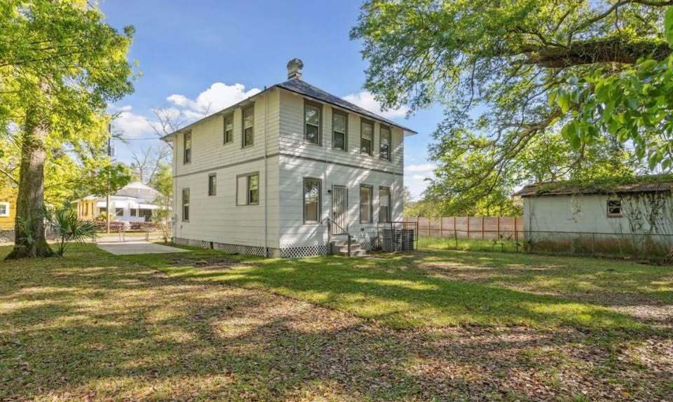 Building Photo - 1322 W 23rd St