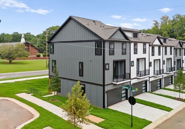 Building Photo - FREE RENT! Stunning 4 Bed | 3.5 Bath Luxury Townhome at The Towns at Rocky River