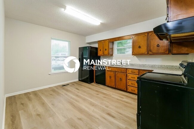 Building Photo - 3 Bedroom Pet-Friendly Home in Leavenworth, KS with Main Street Renewal