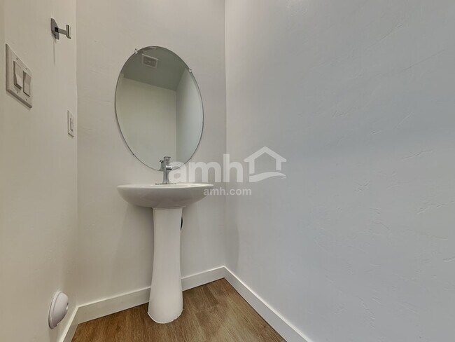 Building Photo - 9714 N Rancho Lozano