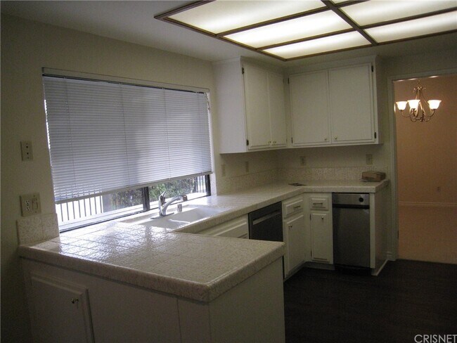 Building Photo - 3218 Tannencrest Dr