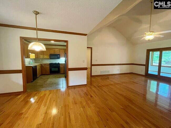 Building Photo - 305 Willowood Pkwy