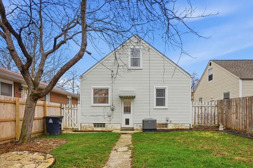 Building Photo - 2695 Bellwood Ave